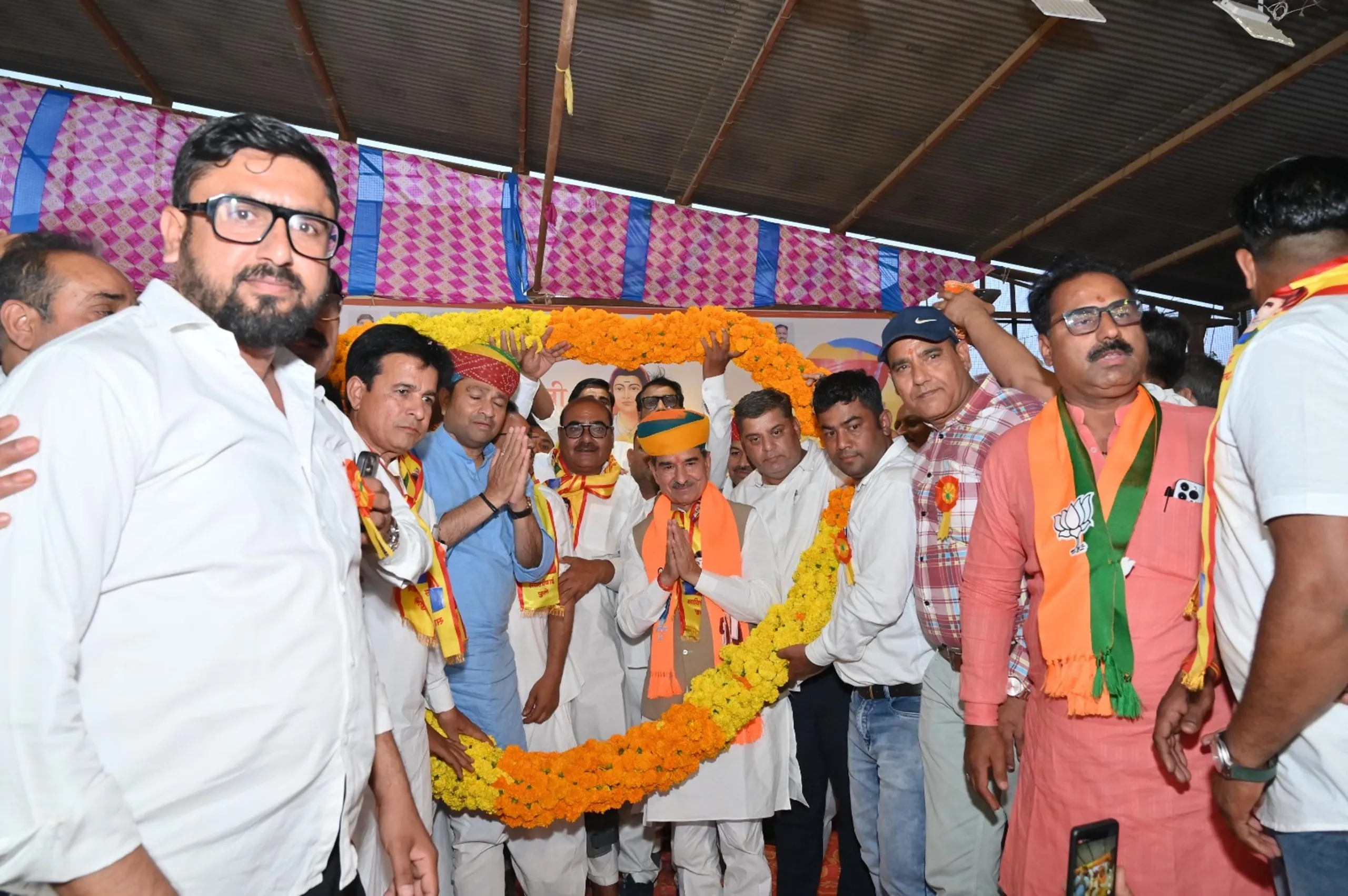 शहर भाजपा उपाध्यक्ष मोतीलाल हर्ष के निवास पर हुआ स्वागत