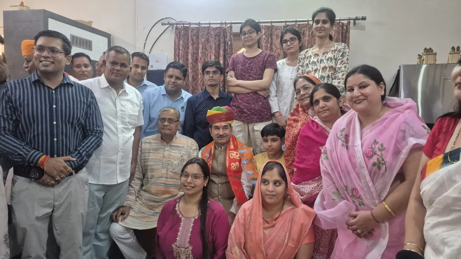 शहर भाजपा उपाध्यक्ष मोतीलाल हर्ष के निवास पर हुआ स्वागत