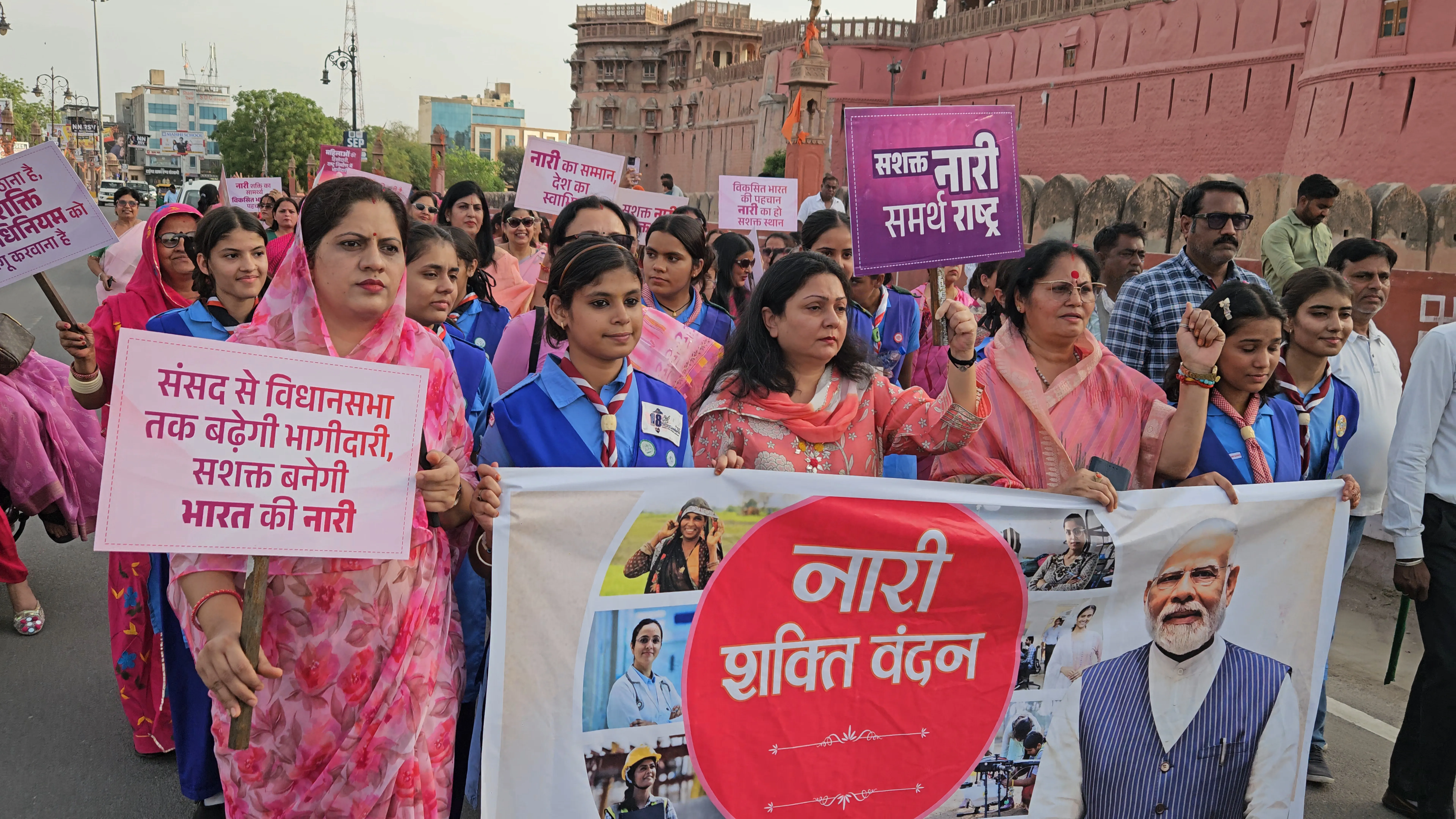 नारी शक्ति वंदन अधिनियम के समर्थन में बीकानेर में भव्य पदयात्रा, सुमन छाजेड़ के नेतृत्व में दिखा महिला शक्ति का उत्साह