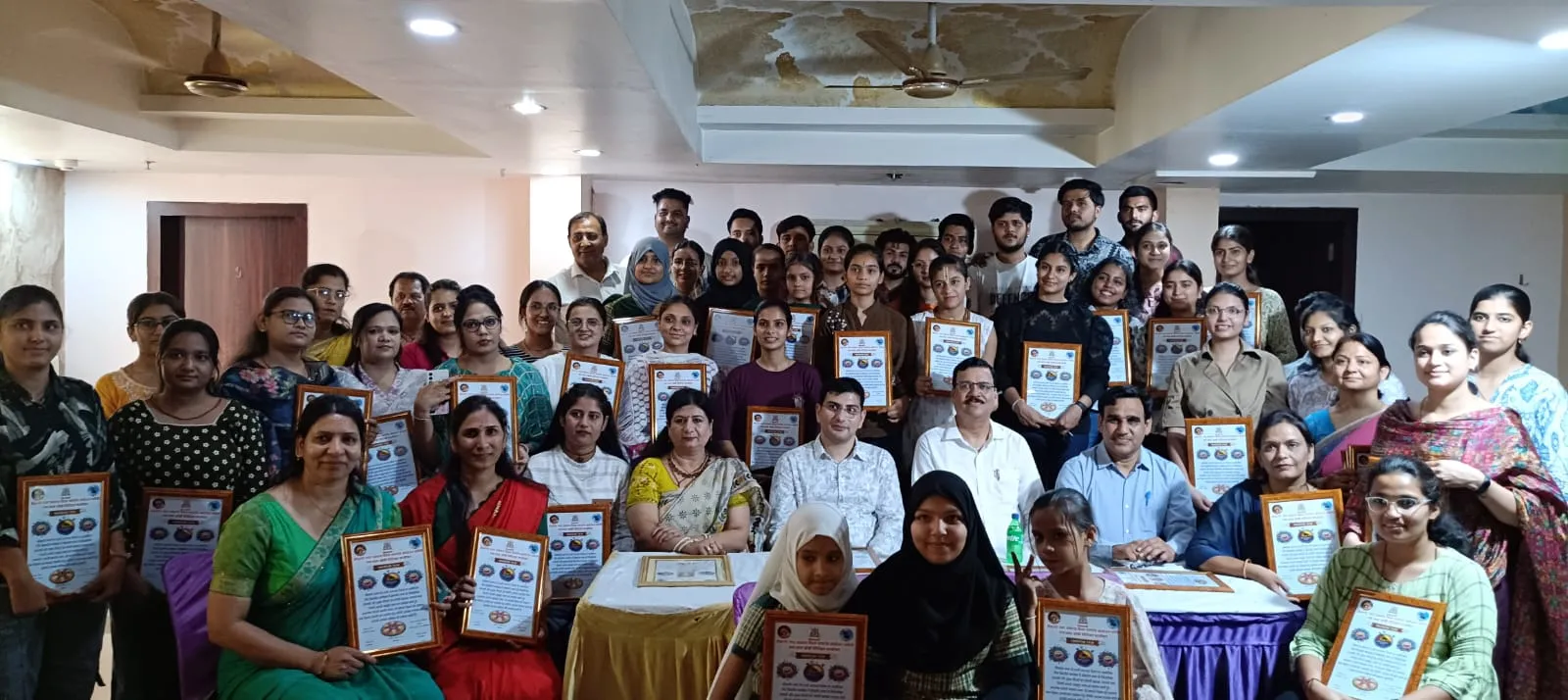 रंगों का संयोजन भी किसी अद्भुत कला से कम नहीं ; डॉ. रामलाल परिहार