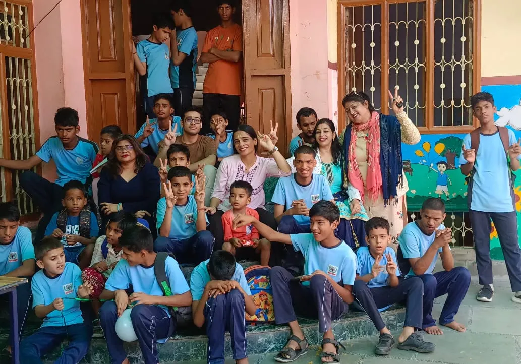 सेवा भाव के साथ मनाया जन्मदिन, सेवा आश्रम के बच्चों संग बांटी खुशियां