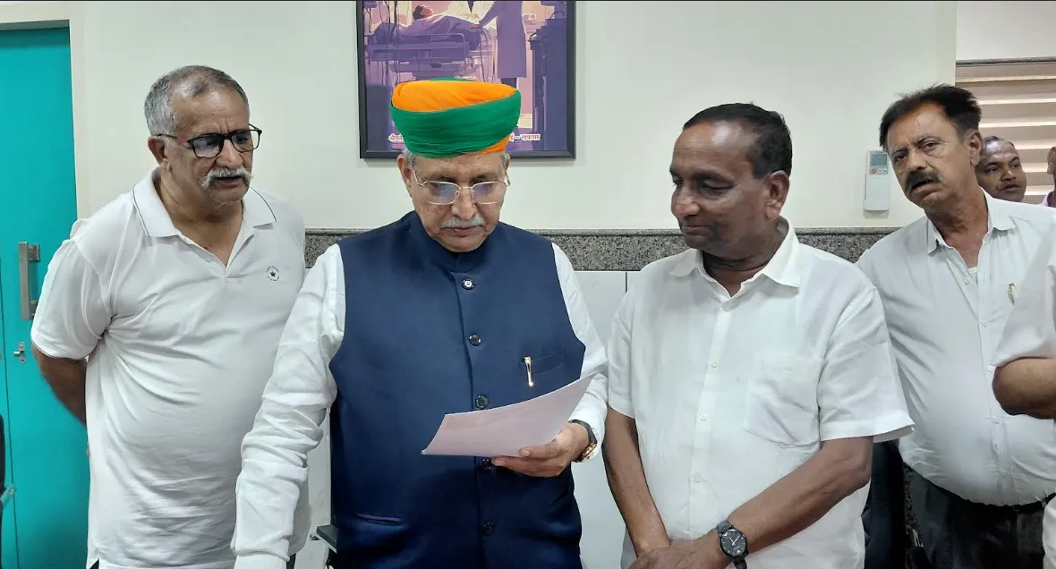 फ़न्ना बाबू को पदम् विभूषण दिलाने की मांग तेज, बीकानेर जिला उद्योग संघ ने केंद्रीय कानून मंत्री अर्जुनराम मेघवाल से मिलकर सौंपा ज्ञापन