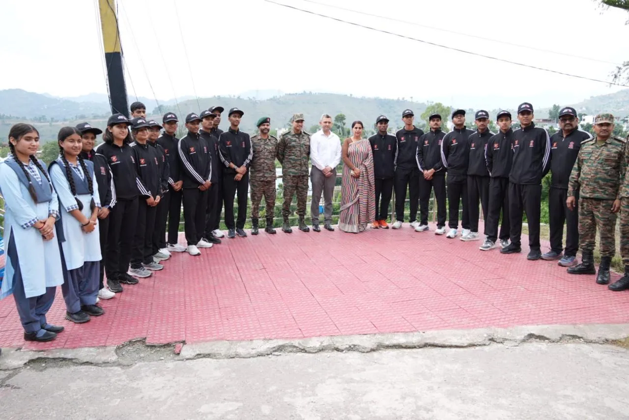प्रमुख  शहरों से लेकर दुर्गम सीमांत क्षेत्रों तक - एक साझा तिरंगा