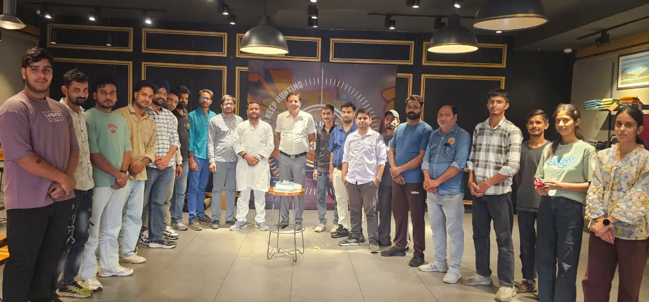 रौनक रॉयल एनफील्ड के सफलतम सात वर्ष पूर्ण, उत्साहपूर्वक मनाया स्थापना दिवस