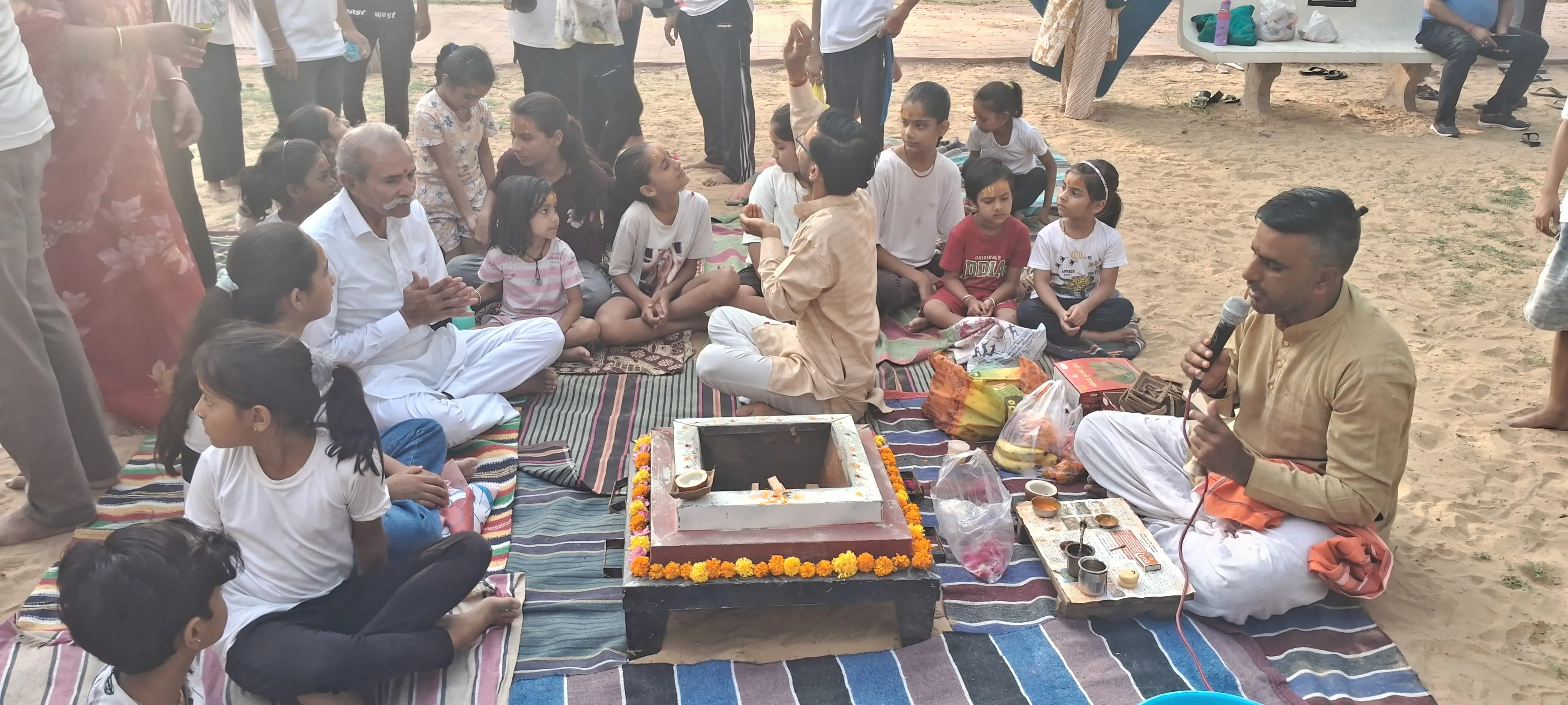 योग एवं खेलकूद संस्कार शिविर में वैदिक यज्ञ के माध्यम से बच्चों को सनातन संस्कारों से जोड़ने का प्रयास