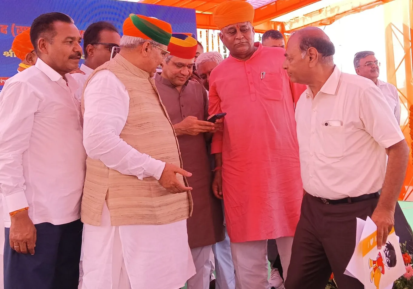 बीकानेर जिला उद्योग संघ, जेडआरयूसीसी व डीआरयूसीसी सदस्यों ने  रेल मंत्री अश्विनी वैष्णव को सौंपा मांग पत्र