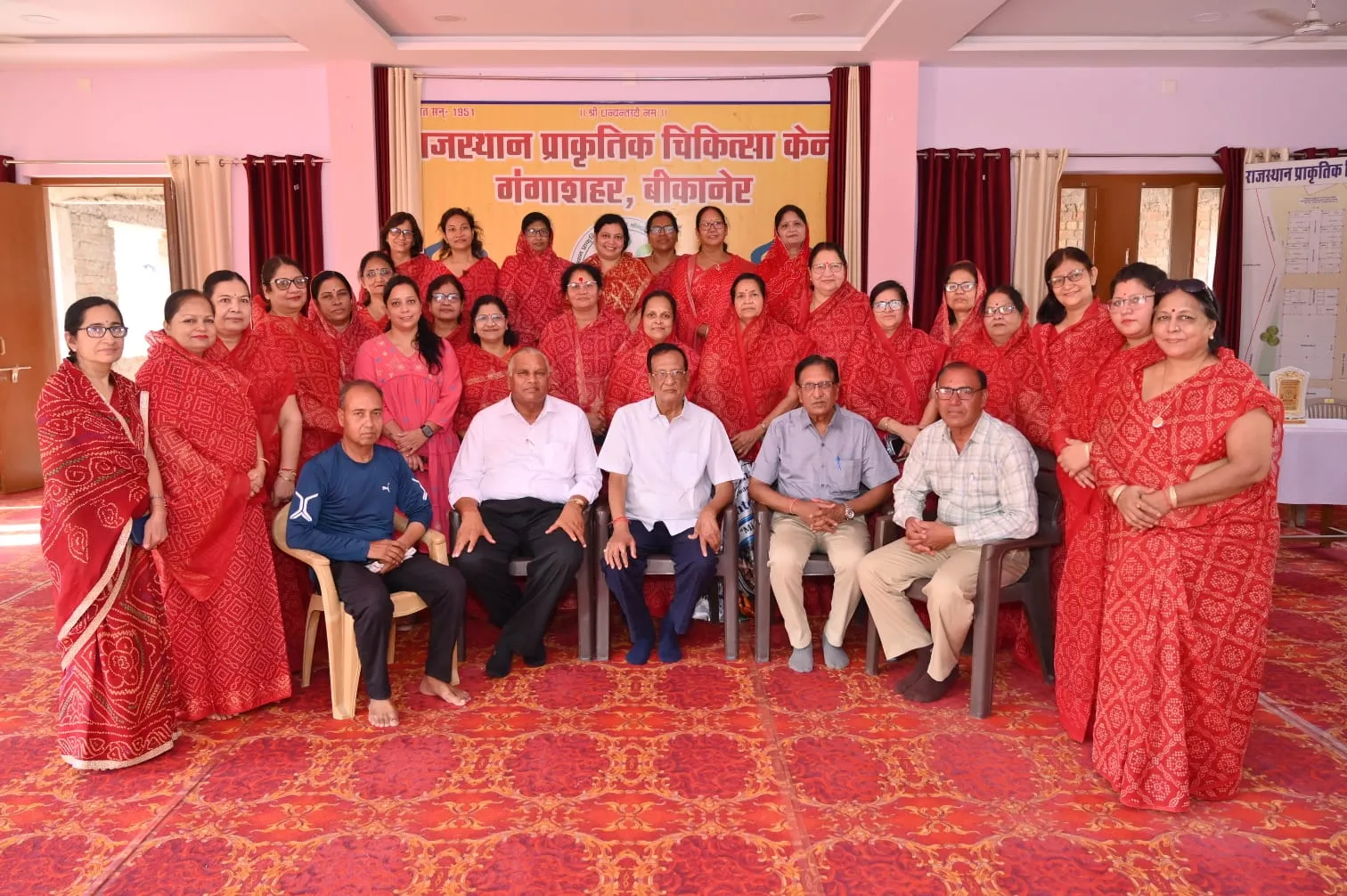 विश्व पर्यावरण दिवस पर जैन महिला मंडल ने किया पौधारोपण, प्राकृतिक चिकित्सा केंद्र को भेंट की बेंच और कुर्सियां