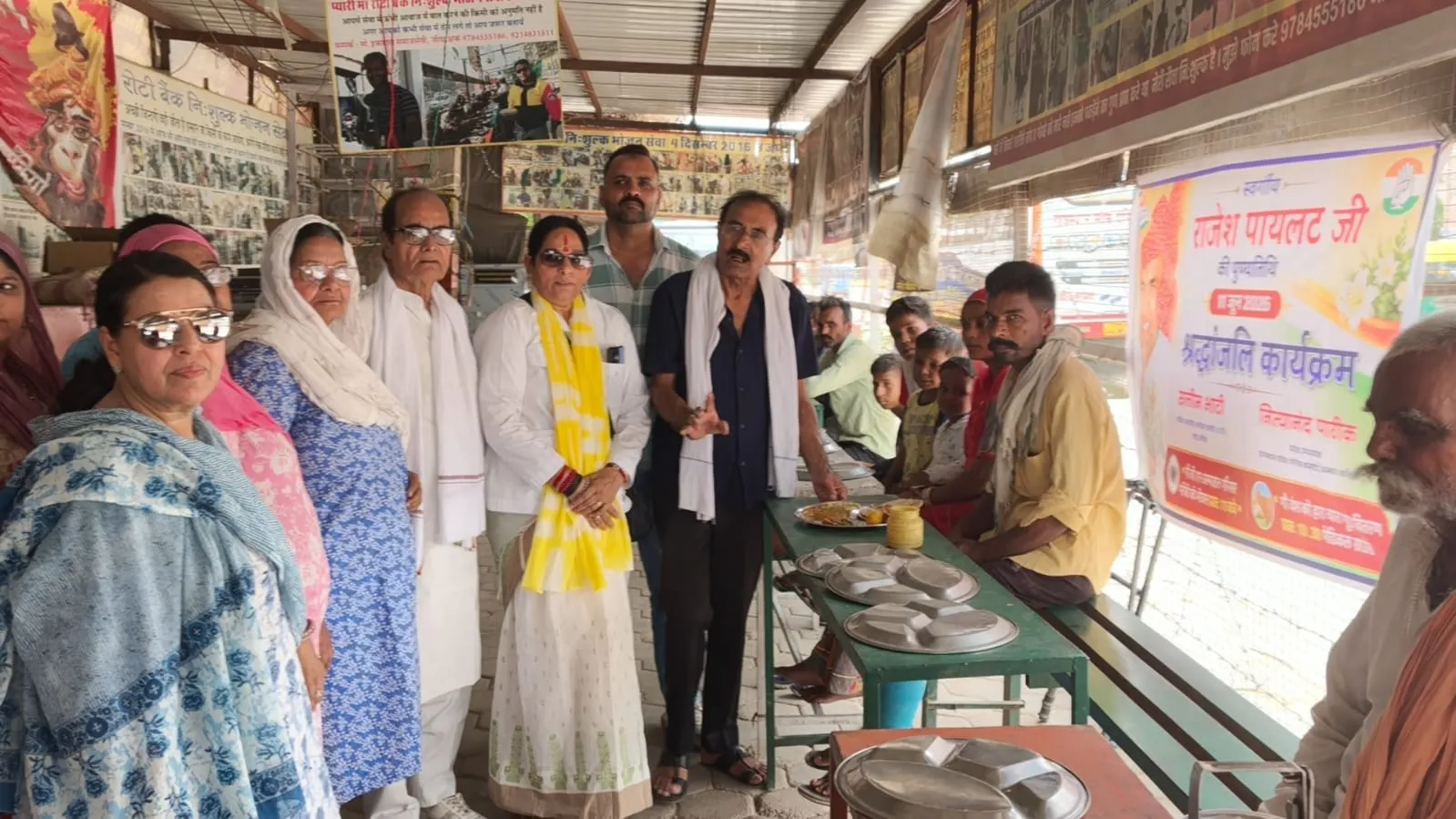 राजेश पायलट की पुण्यतिथि पर कांग्रेस नेताओं ने किया श्रद्धांजलि कार्यक्रम, मरीजों के परिजनों को कराया भोजन