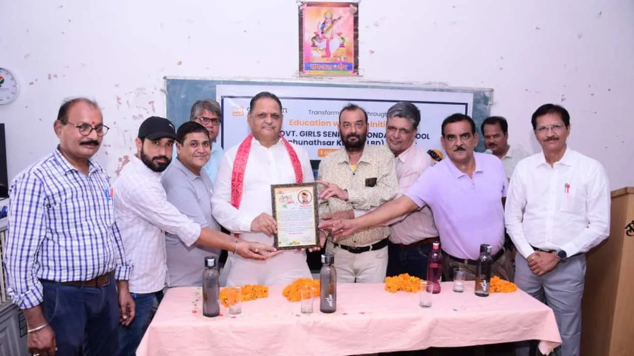 एलबीडी राजकीय बालिका स्कूल को क्यूबेशन फाउंडेशन का बड़ा उपहार, 150 टेबल-कुर्सियां भेंट