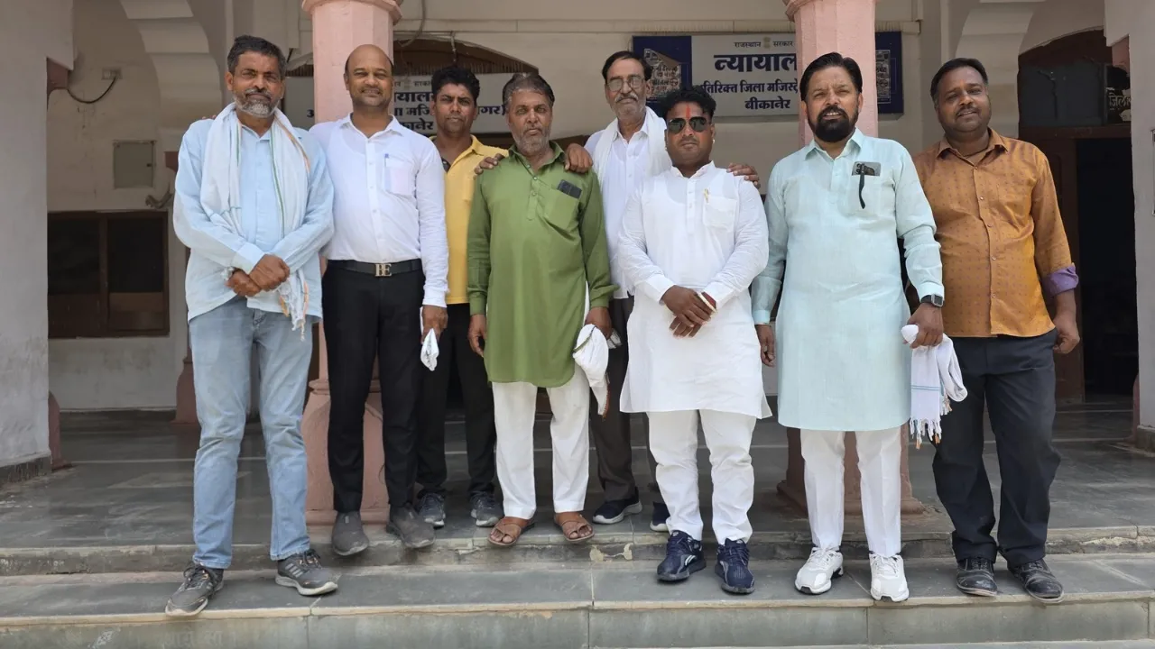 बीकानेर के वार्ड 53 में छह माह से कम वोल्टेज की समस्या, इंडियन यूथ पावर व कांग्रेस प्रतिनिधिमंडल ने एडीसी को सौंपा ज्ञापन
