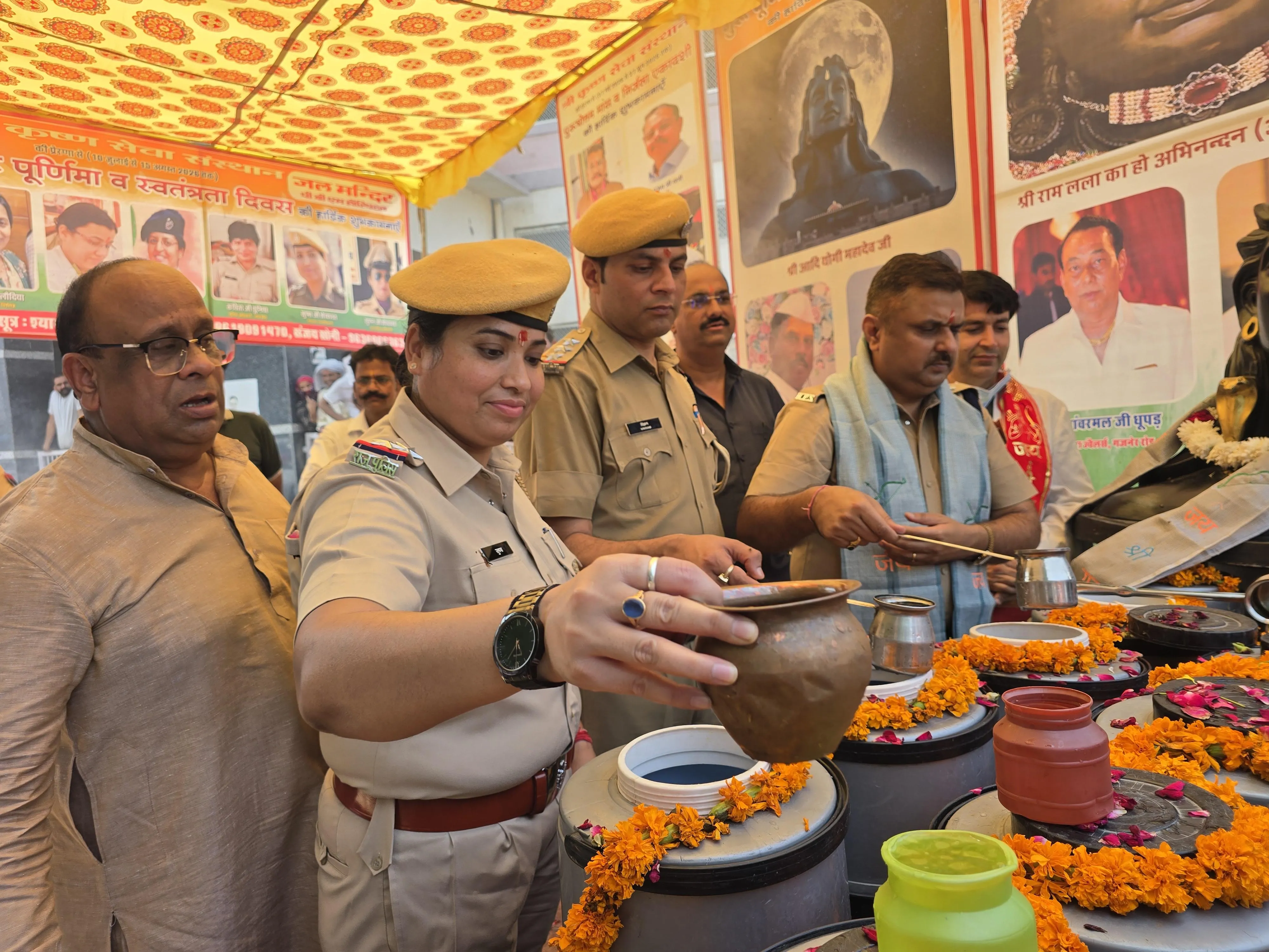 पीबीएम के गंगा द्वार पर जल सेवा कर मनाया गुरु पूर्णिमा महोत्सव