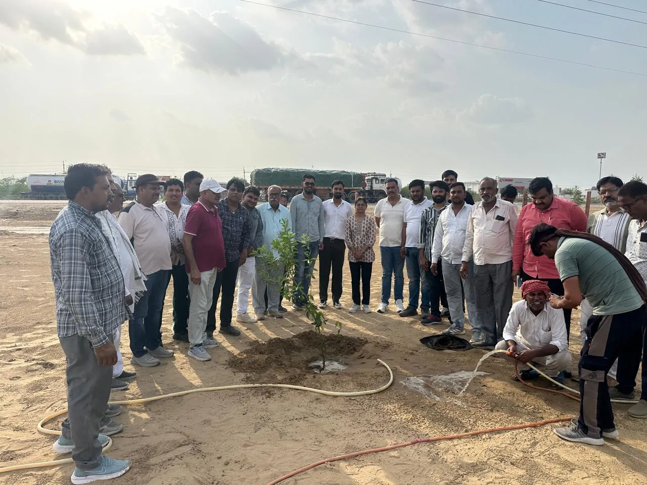 हरियाली राजस्थान अभियान के तहत खारा औद्योगिक ग्रीन बेल्ट में 500 पौधों का पौधारोपण