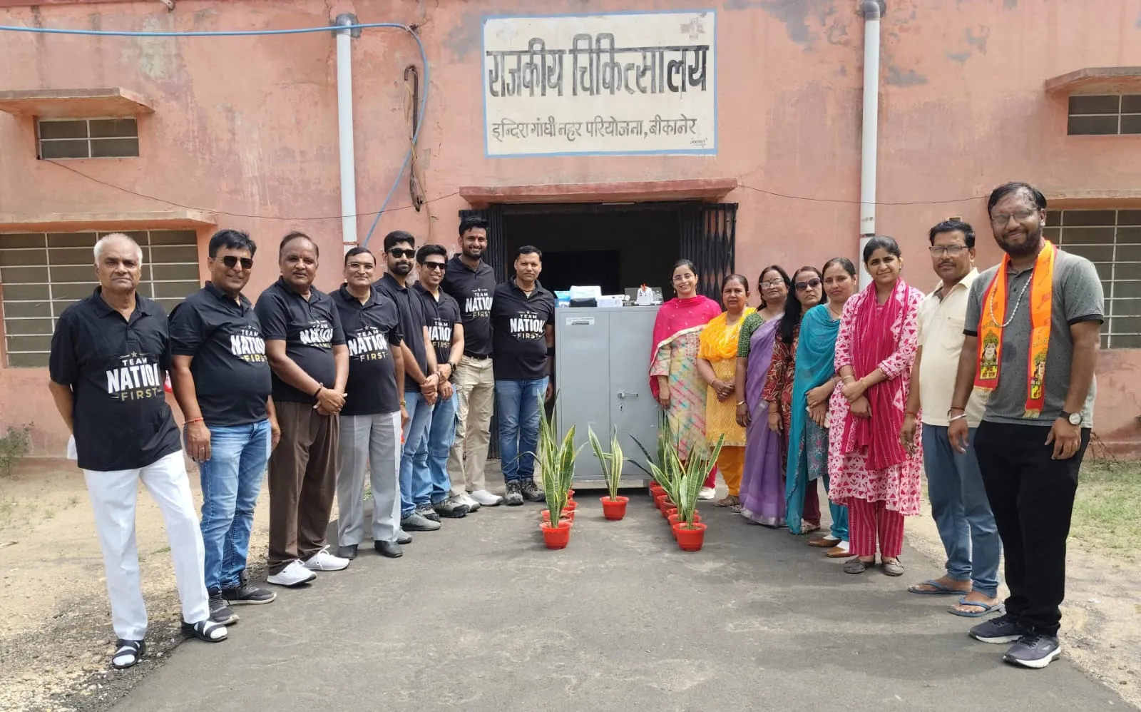 जनसहयोग से जनसुविधा : टीम नेशन फर्स्ट फाउंडेशन ने सरकारी डिस्पेंसरी को मेडिकल उपकरण किए भेंट