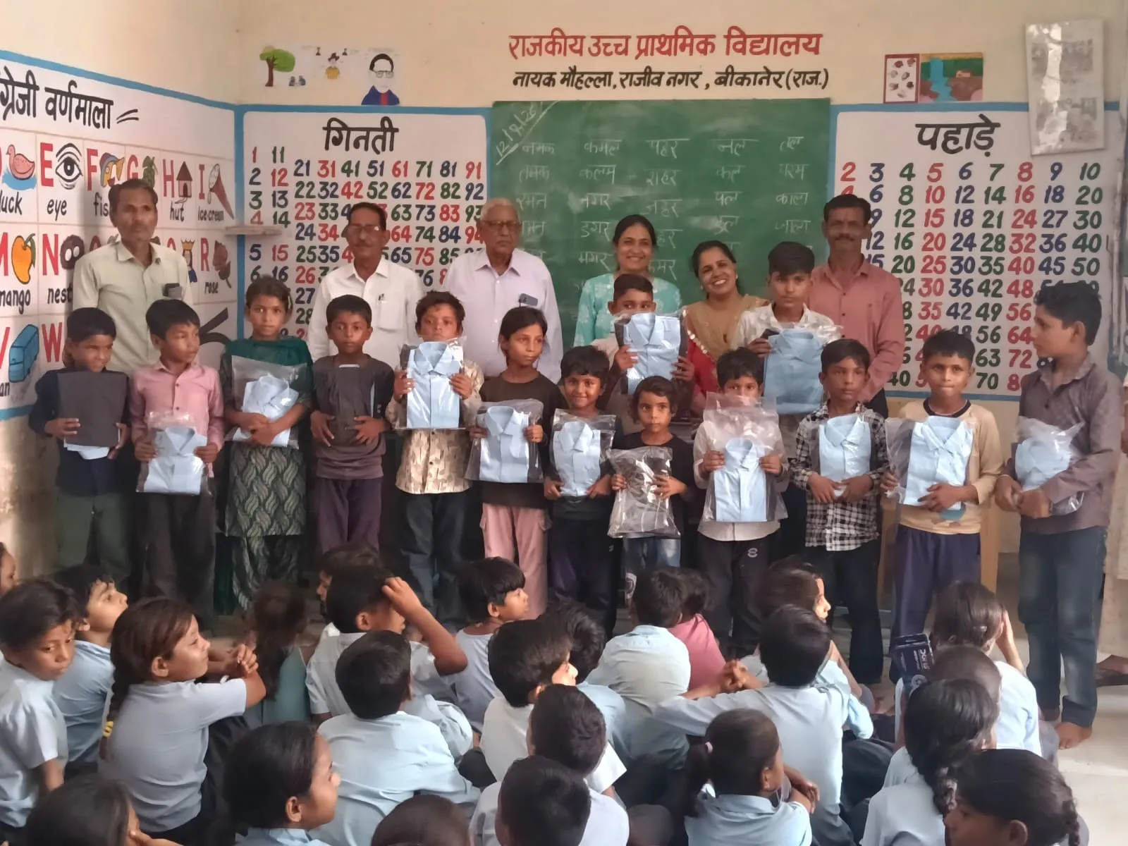भामाशाहों के सहयोग से रा.उ.प्रा.वि. नायक मोहल्ला राजीव नगर में हुआ गणवेश एवं शिक्षण सामग्री वितरण, SDMC की बैठक भी आयोजित