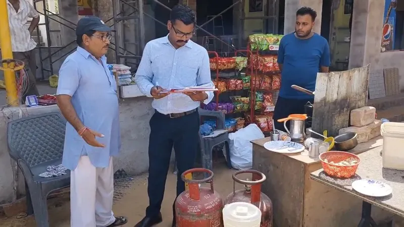 घरेलू गैस सिलेंडरों के व्यावसायिक उपयोग पर कार्रवाई, 11 सिलेंडर जब्त
