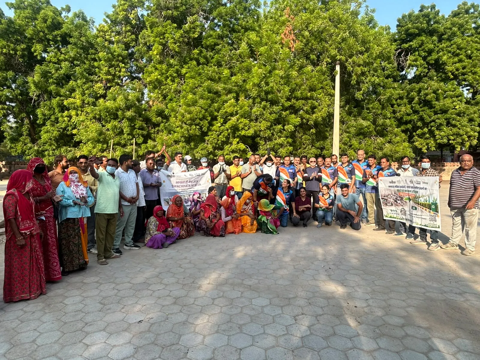 न्यायालय पार्किंग में श्रमदान का लगातार दूसरा रविवार, दो ट्रॉली कचरा हटाया