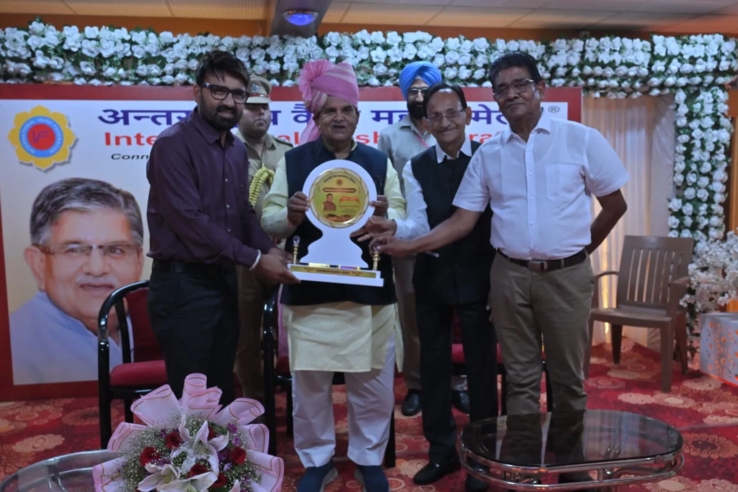 चिकित्सक का अच्छा व्यवहार मरीज की आधी बीमारी कर देता है दूर :  गुलाब चंद कटारिया