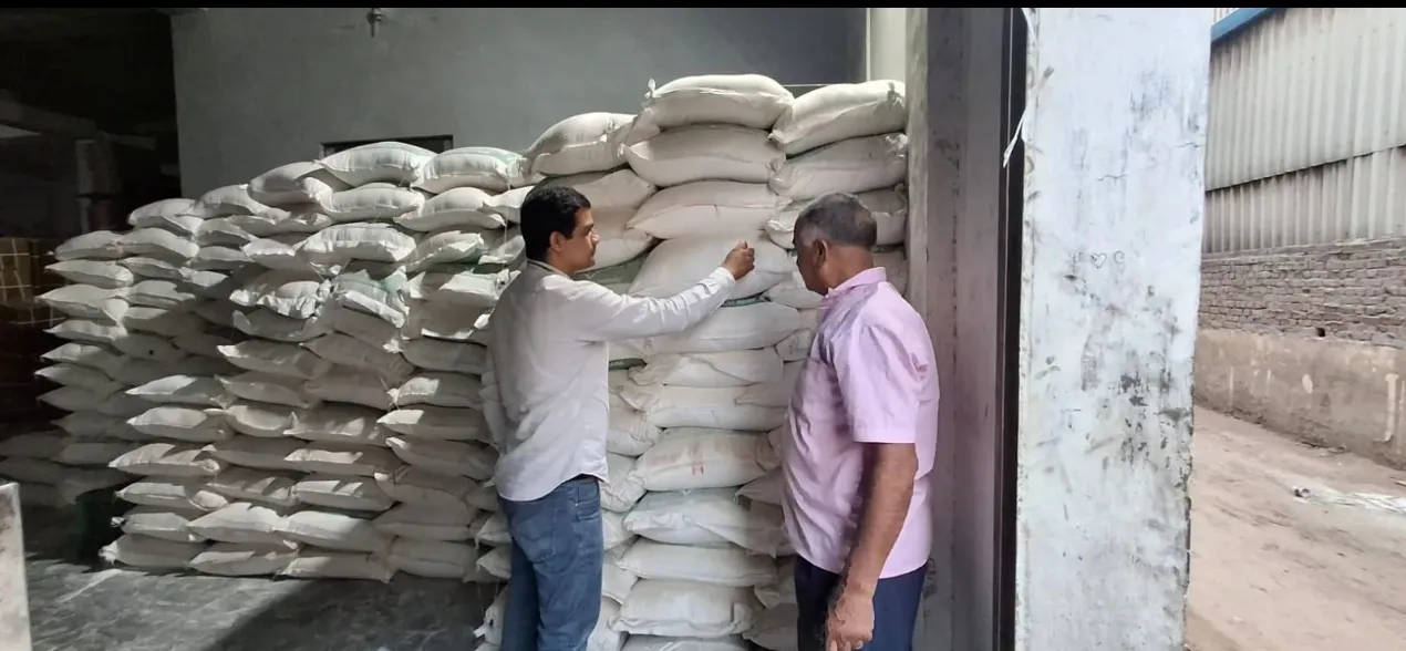 बीकानेर में खाद्य सुरक्षा विभाग की बड़ी कार्रवाई: 2,740 किलो एक्सपायरी मैदा-पापड़ नष्ट, 28 हजार किलो दूषित मैदा मिला