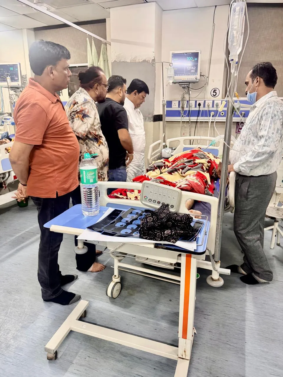 आचार्य की स्वास्थ्य की जानकारी लेने पहुंचे महापौर कल्ला अस्पताल