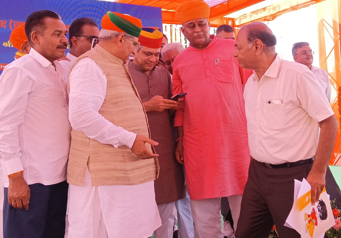 बीकानेर जिला उद्योग संघ, जेडआरयूसीसी व डीआरयूसीसी सदस्यों ने रेल मंत्री अश्विनी वैष्णव को सौंपा मांग पत्र